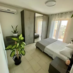 Greenchill House - West Roma